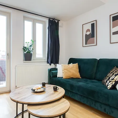 Stylovy Penthouse S Balkonem Blizko Centra *