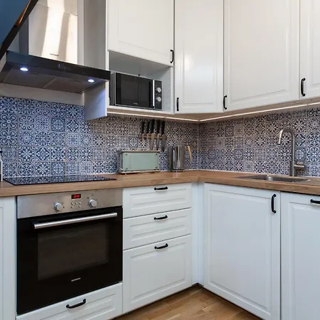 Stylovy Penthouse S Balkonem Blizko Centra